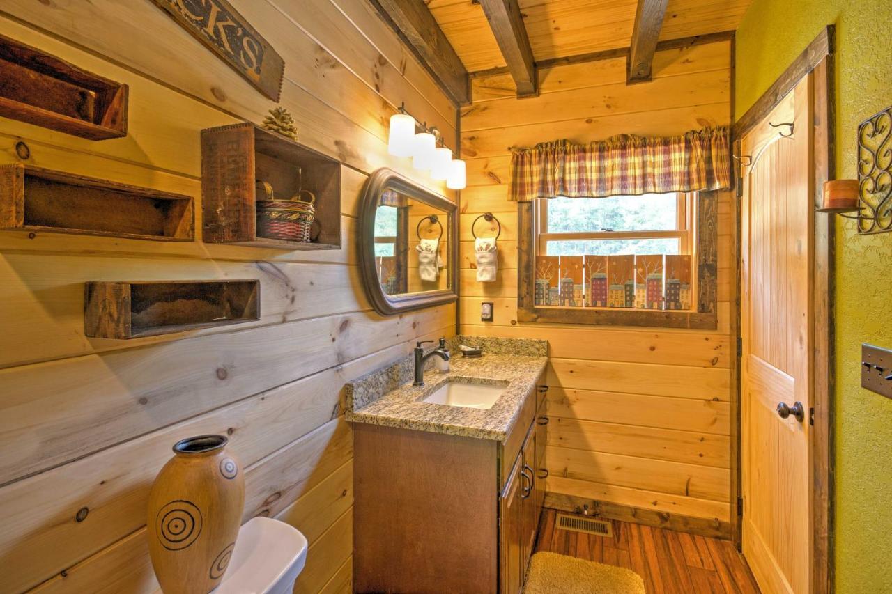 Scenic Fox Ridge Cabin On 4 Acres With Hot Tub! Whittier Exteriör bild
